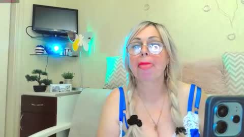 Snapshot of susienoreen chatting on October 9, 2025, 8:01 am SusieNoreen online show from October 9, 2025, 8:01 am