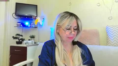 Snapshot of susienoreen chatting on October 12, 2025, 7:40 am SusieNoreen online show from October 12, 2025, 7:40 am