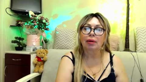 Snapshot of susiexnoreen chatting on June 23, 2026, 1:47 am SusiexNoreen online show from June 23, 2026, 1:47 am