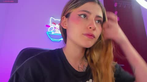 Snapshot of susssan_ferry chatting on December 23, 2024, 3:18 am Susy online show from December 23, 2024, 3:18 am