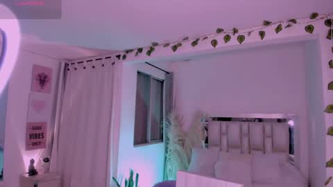 sussy_bell_ online show from April 29, 2026, 2:48 am