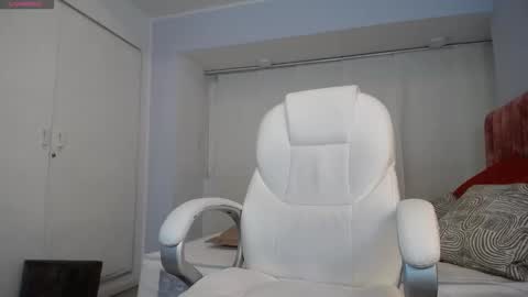 sussy leon online show from December 12, 2024, 4:43 pm