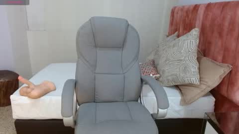 sussy leon online show from September 19, 2025, 12:39 pm