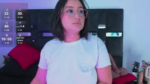 Snapshot of sussysunny_ chatting on February 18, 2026, 12:01 pm Sussy Sunny online show from February 18, 2026, 12:01 pm