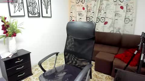 Susy online show from March 11, 2025, 7:14 pm