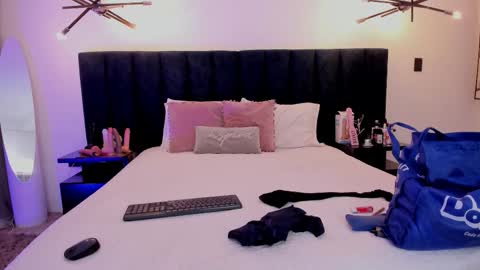 susyy online show from October 21, 2025, 3:40 am