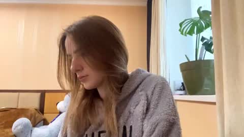 Snapshot of suzannetigerino chatting on April 16, 2026, 7:53 am Emila online show from April 16, 2026, 7:53 am