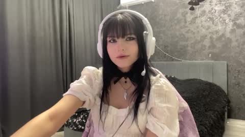 EmilySuonn online show from March 31, 2026, 7:36 pm