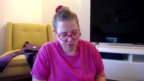 suzie stardust online show from March 13, 2026, 6:53 am