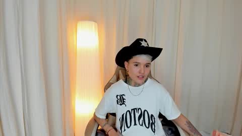 suzu_wolf online show from October 17, 2025, 4:15 am