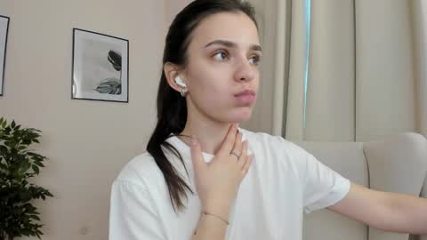 Snapshot of suzyjames chatting on January 22, 2025, 5:05 am Suzy next stream Thursday Friday Saturday online show from January 22, 2025, 5:05 am