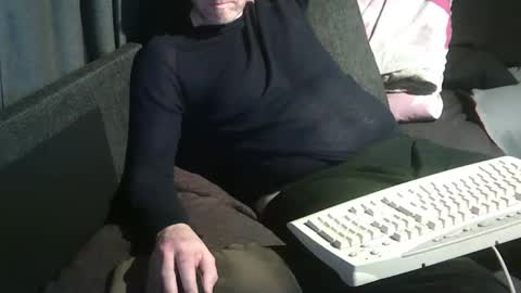 ArnSwart online show from November 16, 2025, 3:34 am