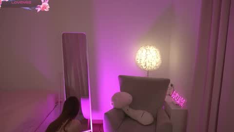 sweeetiiefox online show from February 25, 2026, 7:23 pm