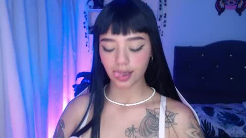 sweeetkittyy22 online show from May 22, 2026, 3:35 am