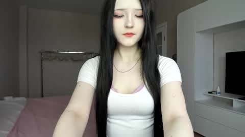sweeety_peach online show from March 10, 2026, 9:03 am