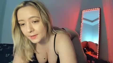 Snapshot of sweet4you1992 chatting on October 11, 2025, 8:24 am Anne Marie online show from October 11, 2025, 8:24 am