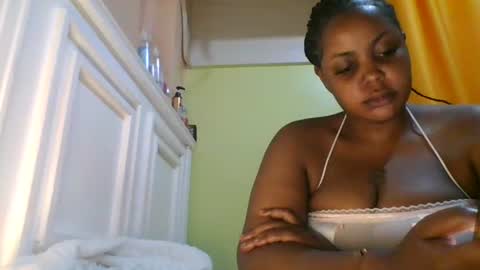 sweet52537 online show from April 14, 2026, 7:42 pm