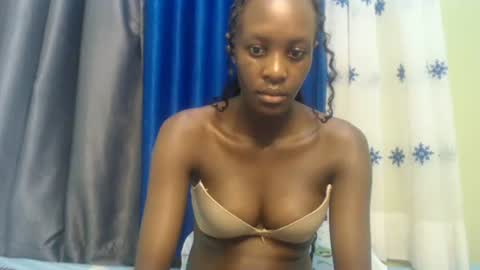 Petite Queen online show from December 14, 2024, 6:35 am