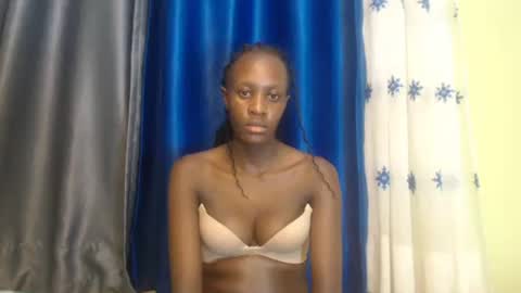 Petite Queen online show from December 17, 2024, 7:04 pm