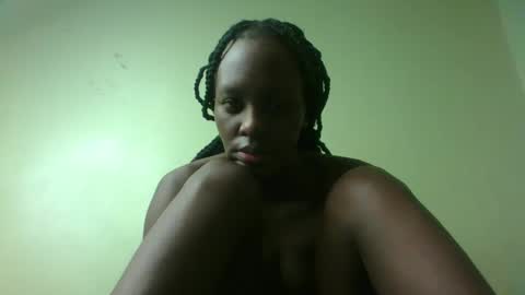 Petite Queen online show from January 17, 2025, 7:30 am