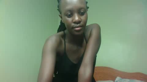 Petite Queen online show from January 17, 2025, 1:35 pm