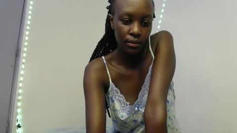 Petite Queen online show from February 6, 2025, 9:43 am