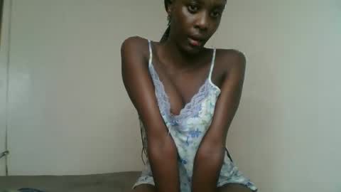 Petite Queen online show from February 13, 2025, 8:24 pm