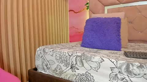 sweet__luna__ online show from April 8, 2026, 10:59 am