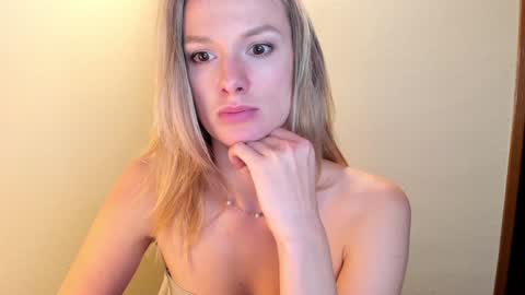 Snapshot of sweet_angel_a chatting on December 12, 2024, 12:38 am Ann - your sweet girl online show from December 12, 2024, 12:38 am