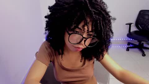 Snapshot of sweet_anie_04 chatting on January 17, 2025, 5:42 am Anie online show from January 17, 2025, 5:42 am