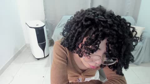 Snapshot of sweet_anie_04 chatting on February 1, 2025, 4:35 am Anie online show from February 1, 2025, 4:35 am