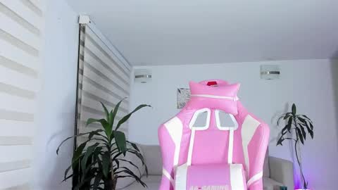 sweet_brunette88 online show from March 11, 2025, 3:05 am