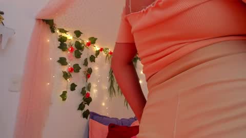 Chloe online show from December 18, 2024, 6:14 pm