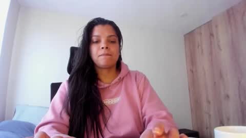 Kendra online show from March 18, 2026, 2:09 pm