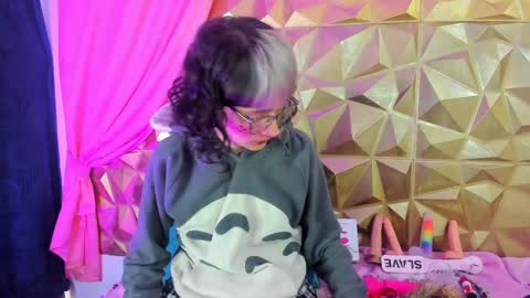  emmili  online show from February 2, 2025, 3:28 pm