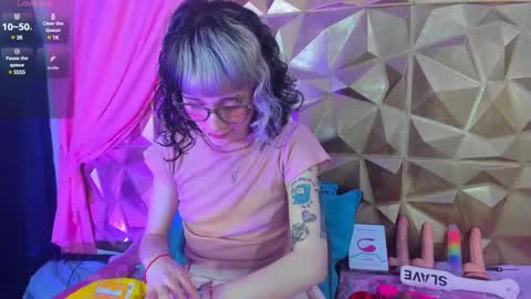  emmili  online show from March 10, 2025, 3:20 pm