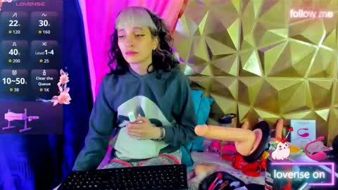  emmili  online show from September 19, 2025, 12:17 pm