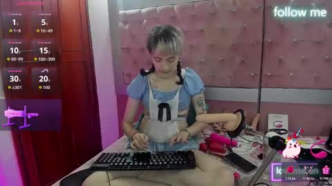  emmili  online show from November 18, 2025, 12:31 pm