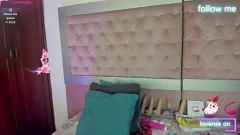  emmili  online show from April 15, 2026, 12:34 pm