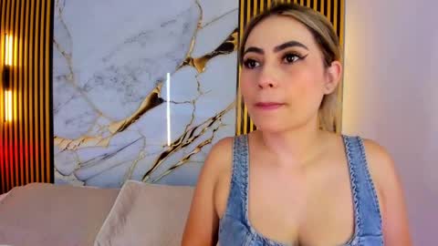 sweet_flame_ online show from September 26, 2025, 7:51 pm