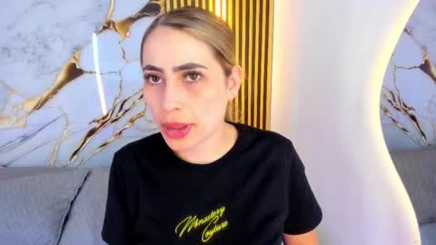 sweet_flame_ online show from October 7, 2025, 8:50 pm