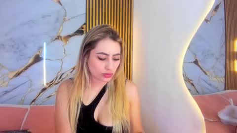 sweet_flame_ online show from October 15, 2025, 7:25 pm