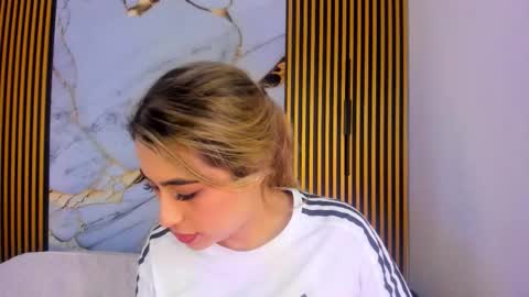 sweet_flame_ online show from October 22, 2025, 7:46 pm