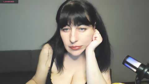 sweet_girl8484 online show from March 13, 2026, 4:13 pm