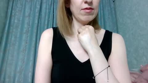 sweet_lilbunny online show from February 13, 2026, 4:14 pm