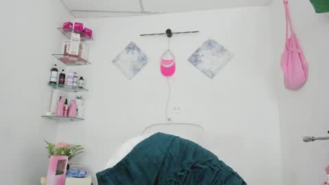 sweet_litle online show from July 17, 2026, 4:19 am