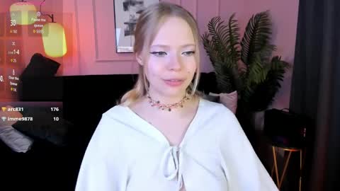 Snapshot of sweet_lucile chatting on April 25, 2026, 1:41 pm Lucy online show from April 25, 2026, 1:41 pm