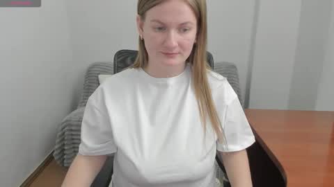 Snapshot of sweet_melody_of_ur_heart chatting on February 4, 2026, 9:42 pm Mila online show from February 4, 2026, 9:42 pm