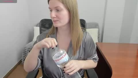 Mila online show from March 10, 2026, 7:41 pm