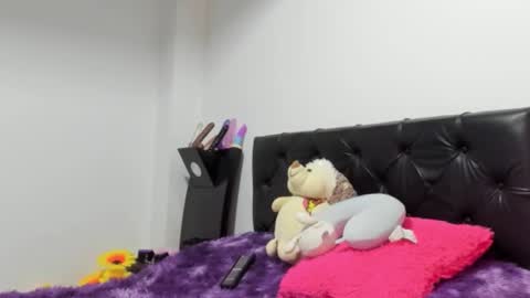 Nhaomy online show from November 25, 2025, 9:59 pm